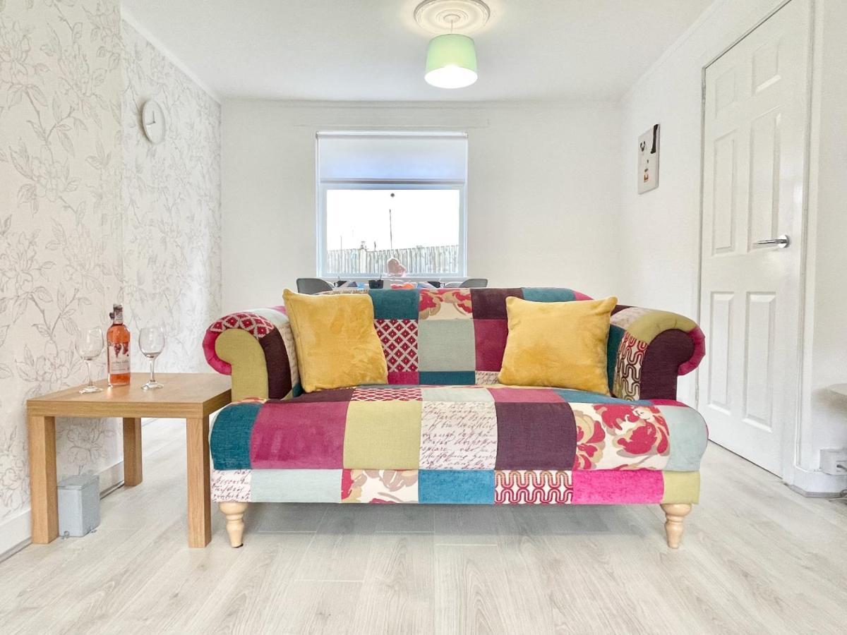 Ferienwohnung Hazel House - Vibrant 2 Bed House In Wishaw Wishaw  Exterior foto